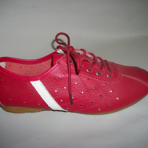 Pantofi fashion, nuanta de rosu, insertie de material alb lateral - Img 2