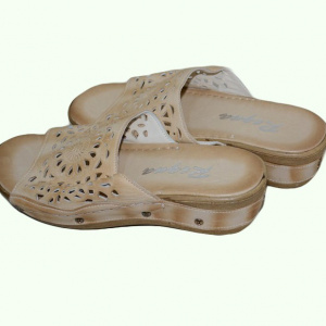 Papuc confortabil in culoare de bej, design cu aspect de dantela - Img 2