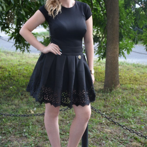 Rochie casual, feminina, neagra, cu perforatii in partea de jos - Img 3