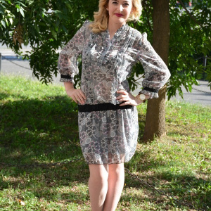 Rochie casual, moderna, imprimeu floral marunt, negru-pudra - Img 5