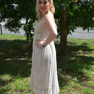Rochie de culoare crem, model lung, cu broderie lucrata manual - Img 3
