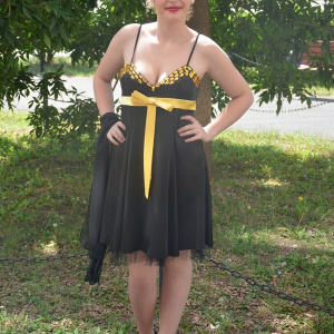 Rochie de gala frumoasa, din saten negru si detalii galbene pe bust - Img 2