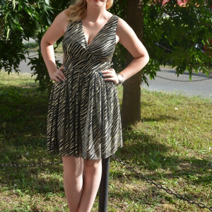 Rochie de ocazie, de culoare negru-auriu cu tiul fin - Img 2