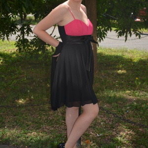 Rochie de ocazie frumoasa, bicolora, neagra cu roz, in falduri ample - Img 3