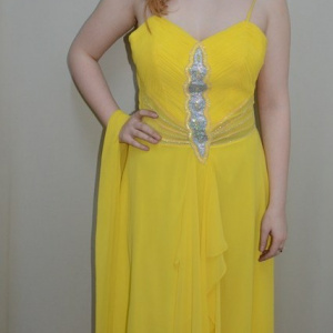 Rochie de ocazie, nuanta galbena, design de volanase in fata - Img 2