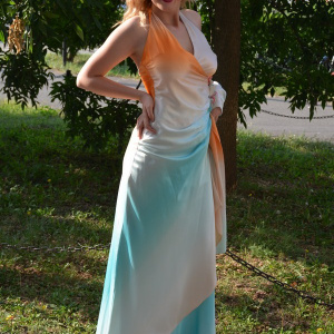 Rochie de seara deosebita, model lung, din material satinat colorat - Img 5