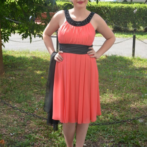 Rochie de seara eleganta, din voal de culoare corai, cu insertii negre - Img 2