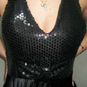 Rochie de seara lunga neagra, cu insertii de paiete in partea de sus - Img 2