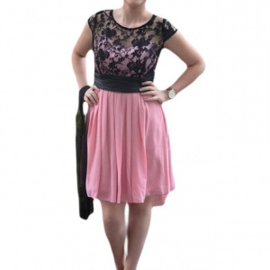 Rochie de seara scurta, din voal roz si dantela neagra, eleganta