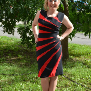 Rochie de vara, croi clasic, cambrat, nuanta neagra cu dungi rosii - Img 2