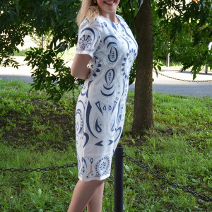 Rochie de zi cu maneca scurta, nuanta alba imprimeu albastru - Img 3