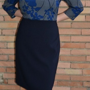 Rochie deosebita cu aspect de costum bleumarin cu imprimeu sus - Img 2