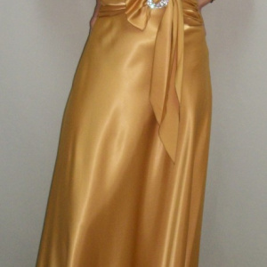 Rochie deosebita de gala, design modern, cu trena, din saten auriu - Img 6