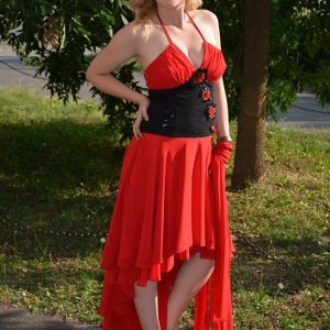 Rochie deosebita de seara, pe rosu cu insertie neagra de paiete - Img 3