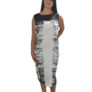 Rochie dreapta de culoare neagra cu design alb, fara maneca - Img 1