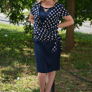 Rochie eleganta, bleumarin cu buline mari albe, aspect de costum - Img 2