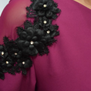 Rochie fashion cu insertie tip plasa la umar si aplicatii florale - Img 3