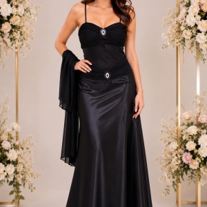Rochie fashion de nuanta neagra, cu bretele subtiri in spate