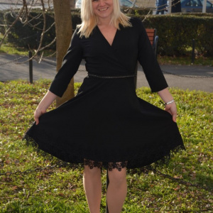 Rochie neagra casual-elegant cu design de curea si dantela - Img 3