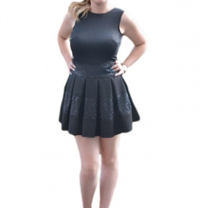Rochie neagra in tendinte cu pliuri mari si design de paiete - Img 1