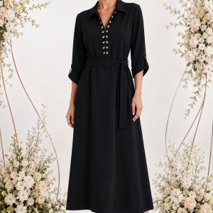 Rochie rafinata , nuanta de negru cu accesoriu negru-argintiu