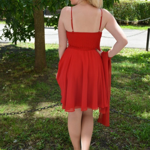 Rochie scurta cu un decolteu adanc, cu strasuri - Img 4