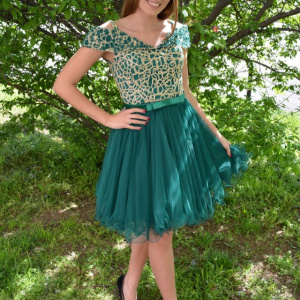 Rochie tinereasca din tul cu design de margele, greenery-auriu - Img 5