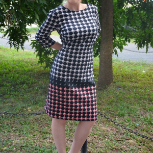 Rochie trendy cu croi clasic, cu buline de culoare negru-crem - Img 3