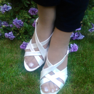 Sanda lacuita, de culoare ivory, model casual cu toc inalt, gros - Img 2
