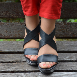 Sandale negre, elegante, cu barete incrucisate, din piele naturala - Img 3