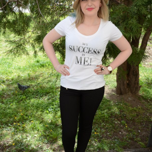Tricou alb cu imprimeu trendy, maneca scurta si decolteu rotund - Img 2