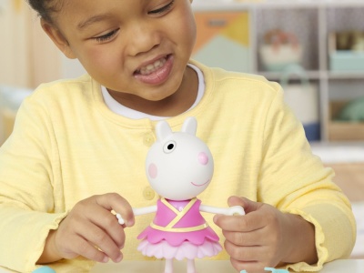 PEPPA PIG SET FIGURINA SI ACCESORII VESTIMENTARE OITA SUZY 15CM - Img 3