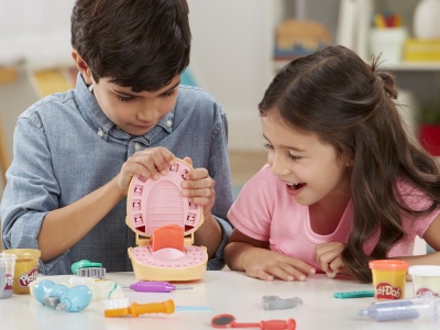 PLAY-DOH SET DENTISTUL CU ACCESORII SI DINTI COLORATI - Img 3