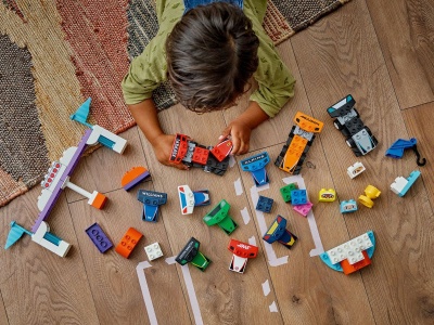 LEGO DUPLO ECHIPA F1: MASINI SI PILOTI DE CURSE 10445 - Img 3
