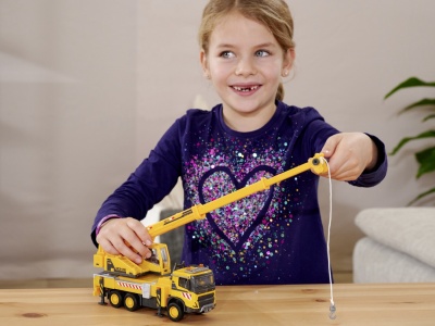 MAJORETTE VOLVO CAMION CU MACARA - Img 3