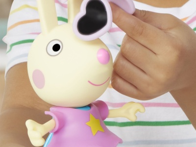 PEPPA PIG SET FIGURINA SI ACCESORII VESTIMENTARE IEPURASUL REBECCA 15CM - Img 4