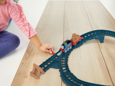 THOMAS SET DE JOACA CU LOCOMOTIVA PUSH ALONG THOMAS SI ACCESORII - Img 4