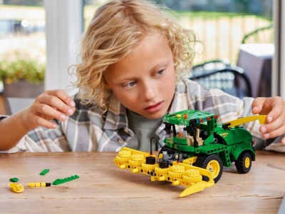 LEGO TECHNIC JOHN DEERE 9700 FORAGE HARVESTER 42168 - Img 4