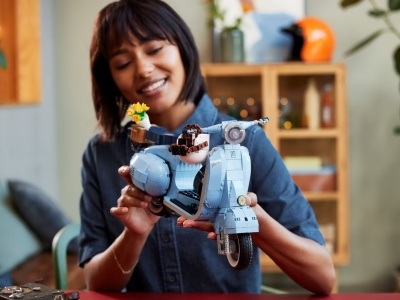 LEGO ICONICS VEHICULE ICONICE VESPA 125 10298 - Img 3