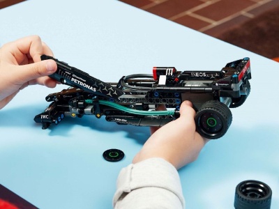 LEGO TECHNIC MERCEDES-AMG F1 W14 E PERFORMANCE PULL BACK 42165 - Img 4