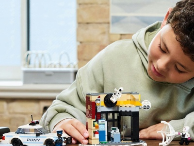 LEGO SUPER HEROES SPIDER-VERSE: MILES MORALES VS. SPOT 76311 - Img 3