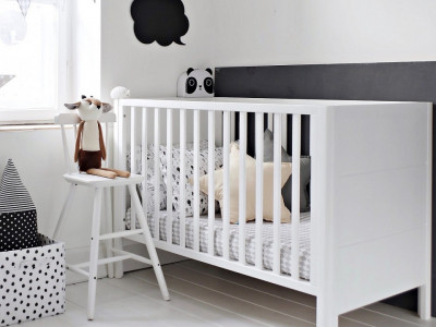Patut Bebe din Lemn Masiv de Pin, 120cm x 60 cm, Inaltime Saltea Reglabila Pe 3 Niveluri, Colturi Rotunjite, Woodies Safe Dreams, Smooth Cot, Alb - Img 4