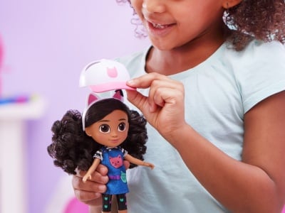 GABBYS DOLLHOUSE PAPUSA DE CALATORIE 20.3CM - Img 4