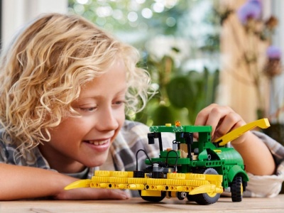 LEGO TECHNIC JOHN DEERE 9700 FORAGE HARVESTER 42168 - Img 3