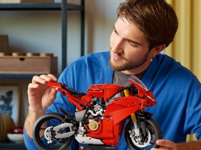 LEGO TECHNIC MOTOCICLETA DUCATI PANIGALE V4 S 42202 - Img 3