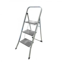 Scara aluminiu 3 trepte PIROLA , H-max 74 cm, cu protectii de plastic
