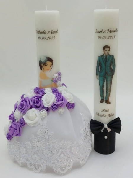 Set 2 Lumanari Nunta Cu Rochie Si Flori Artificiale Mov