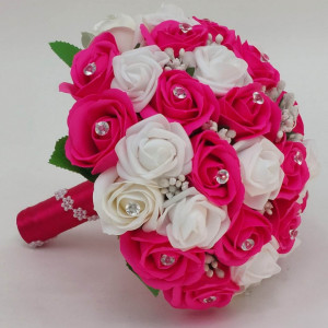 buchet-mireasa-fuchsia-ornat-cu-strasuri