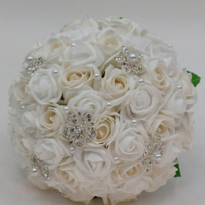 buchet-mireasa-alb-cu-brose