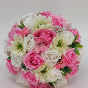 buchet-pentru-mireasa-cu-trandafiri-si-anemone